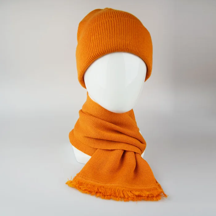 Виробництво в'язаних шарфів на замовлення