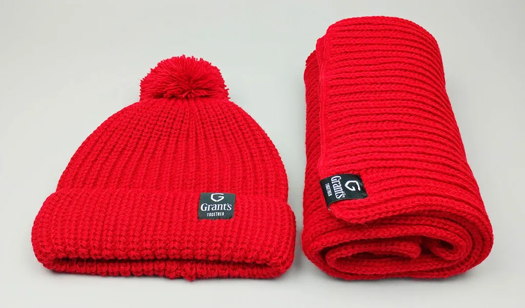 Production of knitted products with a logo