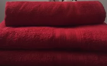 Махрове полотенце бордове з вишивкою