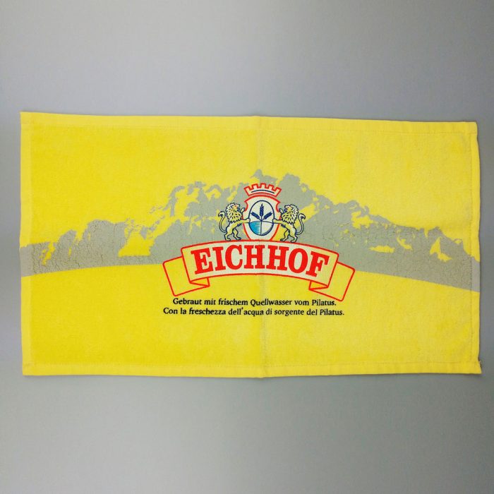 Нанесення логотипа EICHHOF на махровий рушник виконано сублімаційним друком. 