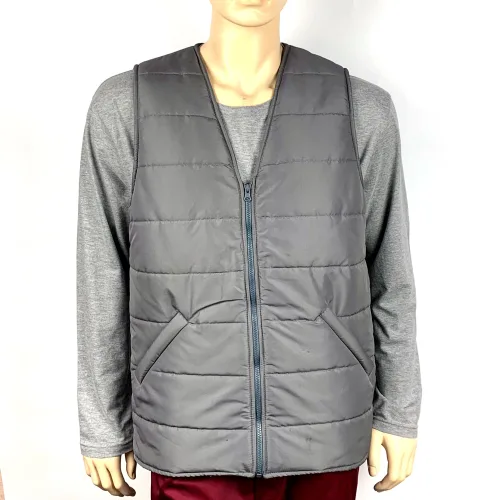 Жилет з V-подібним вирізом, пошитий на синтепоні. Для співробітників